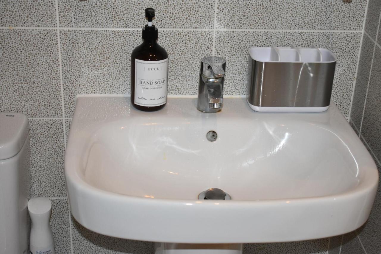 מילטון קינס Classy Campbell Park Apartment, Balcony & Free Parking מראה חיצוני תמונה